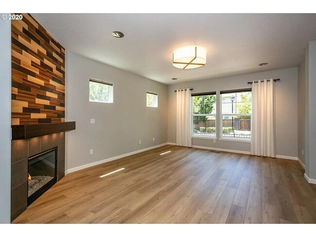 Building Photo - 153 NE Porto Way