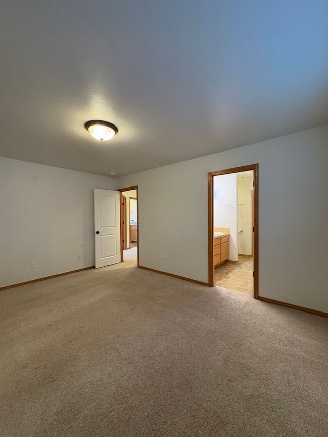 Building Photo - Beautiful Rental with Oversized Yard & Open Layout