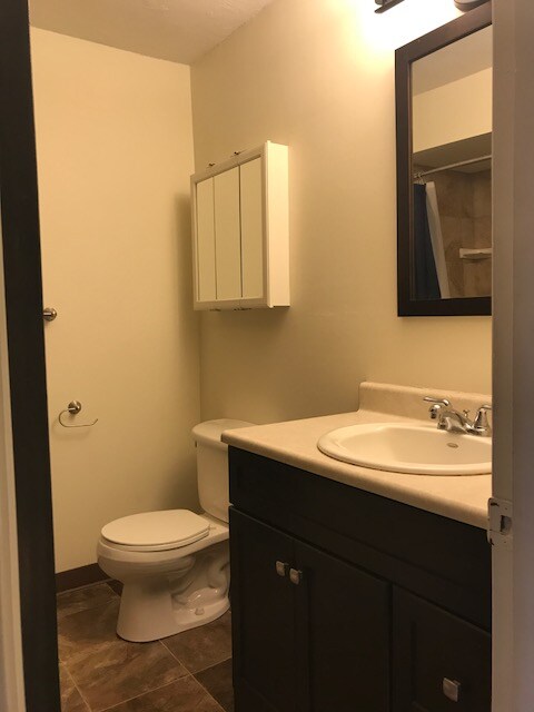 Building Photo - 634 W Foulke Ave