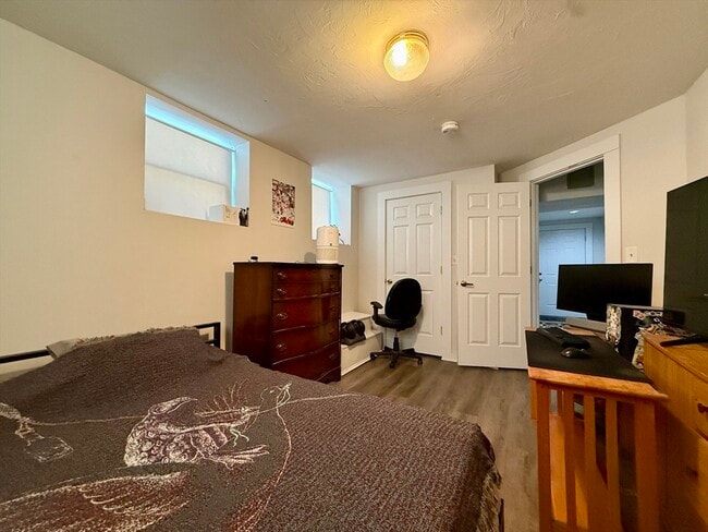 Building Photo - 11 John St