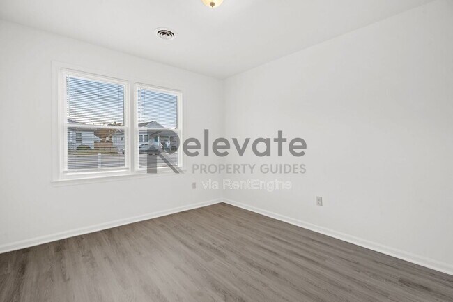 Building Photo - 402 Dupuy Ave