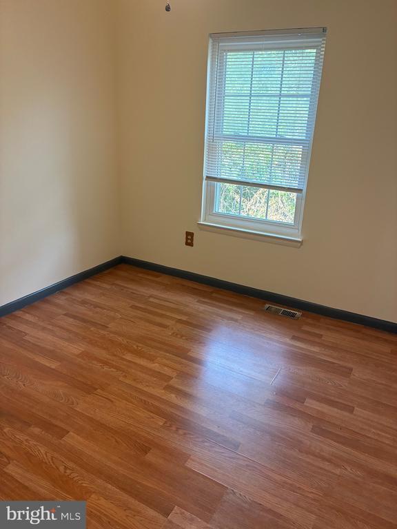 Building Photo - 8265 Londonderry Ct