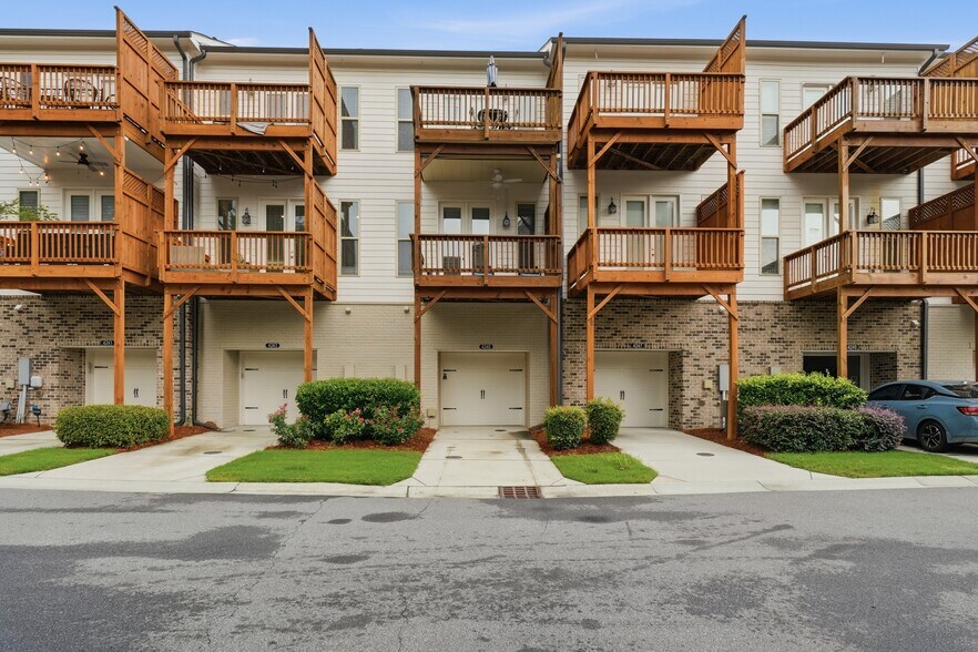Building Photo - 4245 Deming Cir
