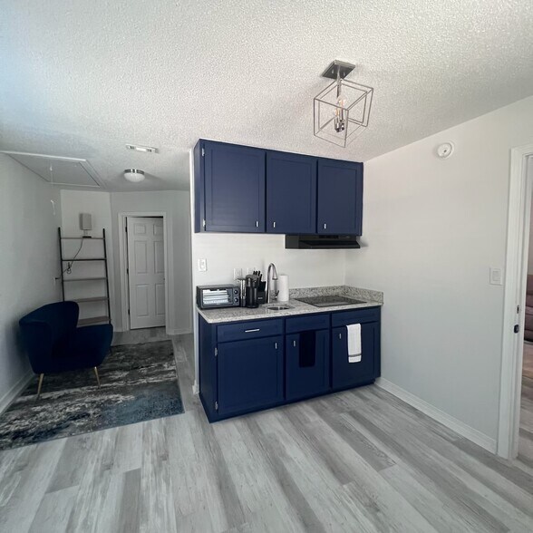 Building Photo - 4584 Tamarind Dr