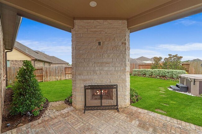 Building Photo - 16746 Highland Country Dr