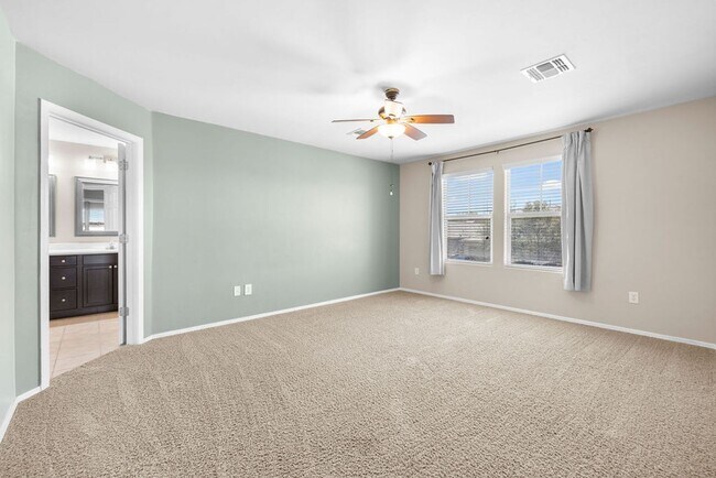 Building Photo - 4 Bedroom Home with Community Pool in Vail...