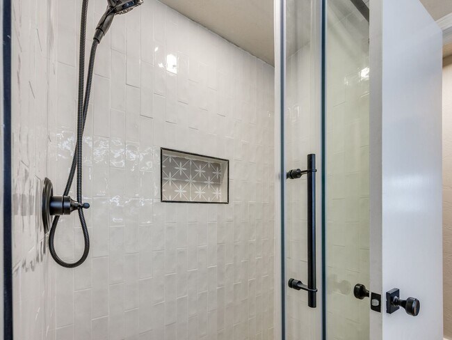 Building Photo - Newly Remodeled 3 Bed Home Near Lake Hefner | Screened Porch + 2 Living Areas