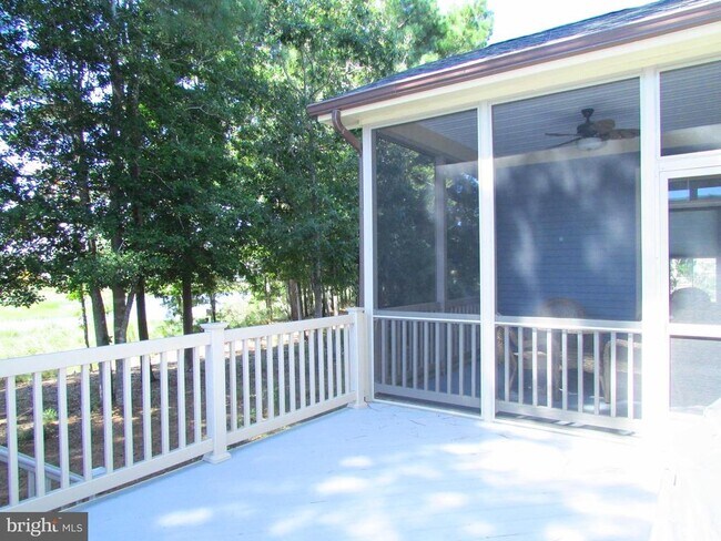 Building Photo - 30671 Kingbird Ct