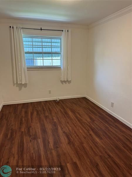 Building Photo - 520 NE 58th St