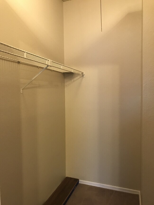 Building Photo - Awesome 1/1 in Great Location