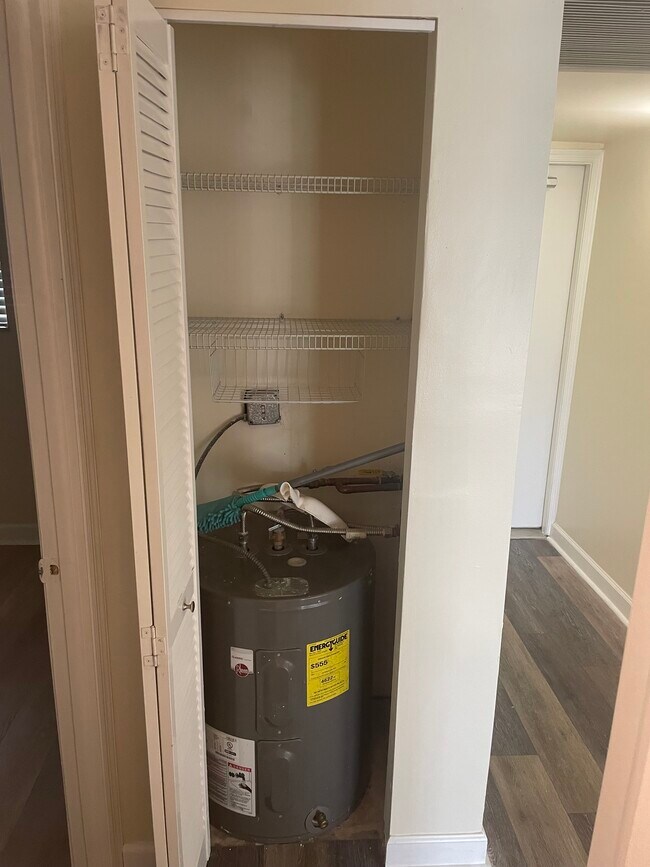 Building Photo - 9420 Poinciana Pl