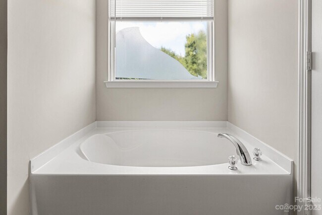 Building Photo - 3808 Herkimer Dr