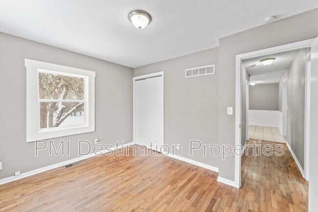 Building Photo - 1503 W 21st Terrace