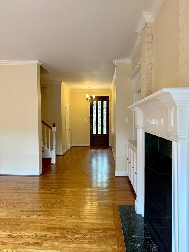Building Photo - 201 Vanderpool Ln