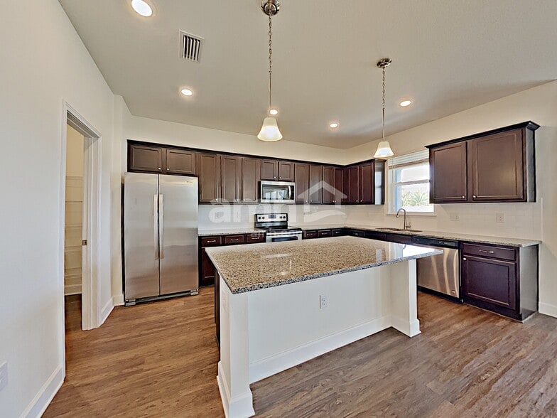 Building Photo - 325 Pine Terrace Dr