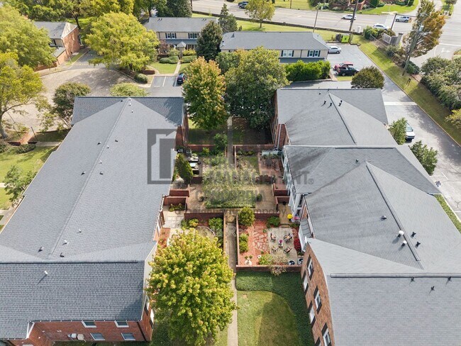 Building Photo - 5025 Hillsboro Pike