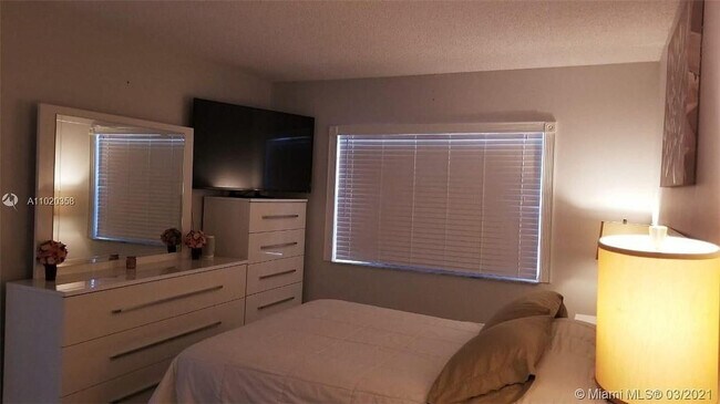 Building Photo - 1560 McKinley St