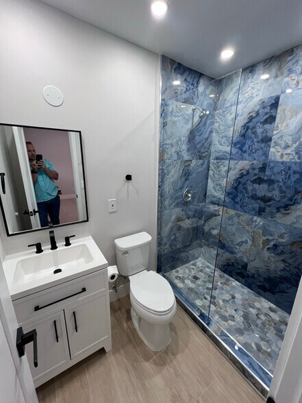 Building Photo - 160 E 34th St