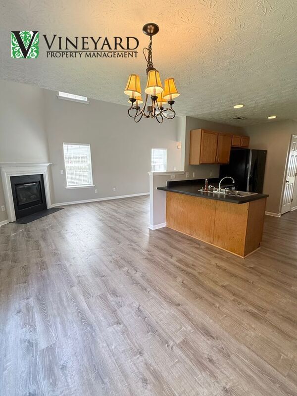 Building Photo - 242 Silver Ridge Dr