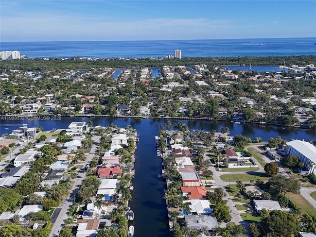 Building Photo - 2031 NE 14th Ct