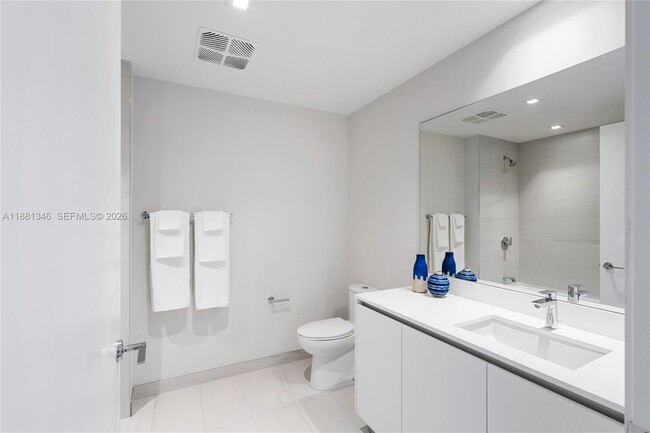 Building Photo - 1116 N Ocean Blvd