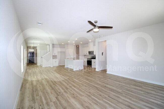 Building Photo - 330 Fire Rock Dr