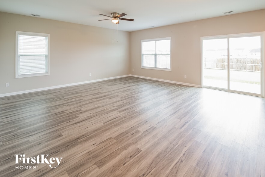 Building Photo - 146 Clydesdale Cir