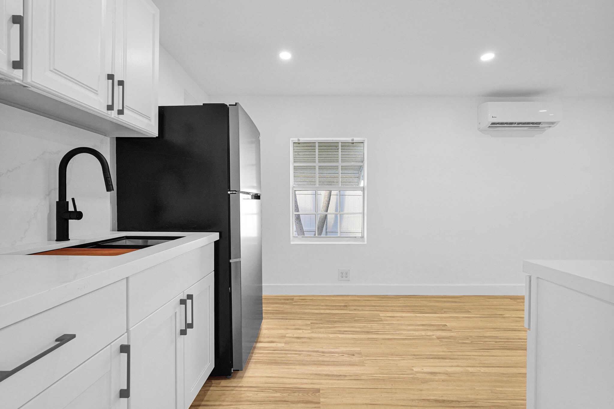 Building Photo - 2419 Coolidge St