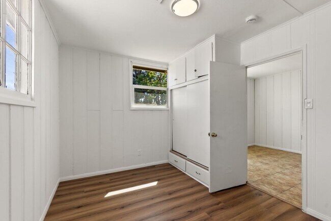 Building Photo - 4204-4216 E Washington Ave