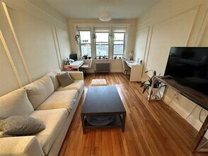 Building Photo - 9/1 Spacious 2BR with EIK, heat inc, elevator in building
