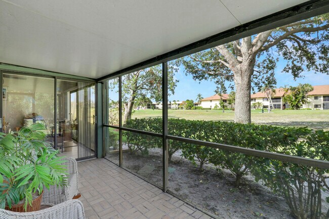 Building Photo - 6755 SE Bunker Hill Dr