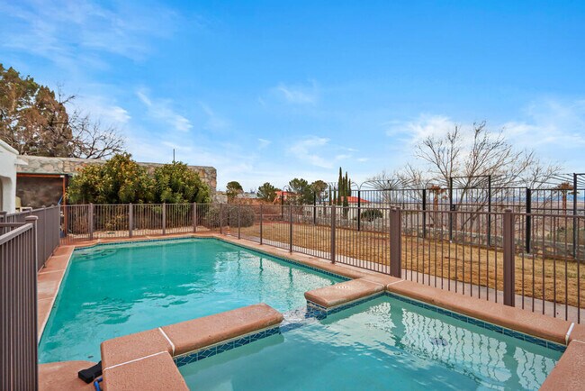 Building Photo - 8500 Mountain View Dr