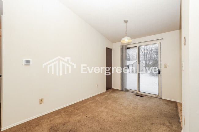 Building Photo - 6376 Greenfield Way