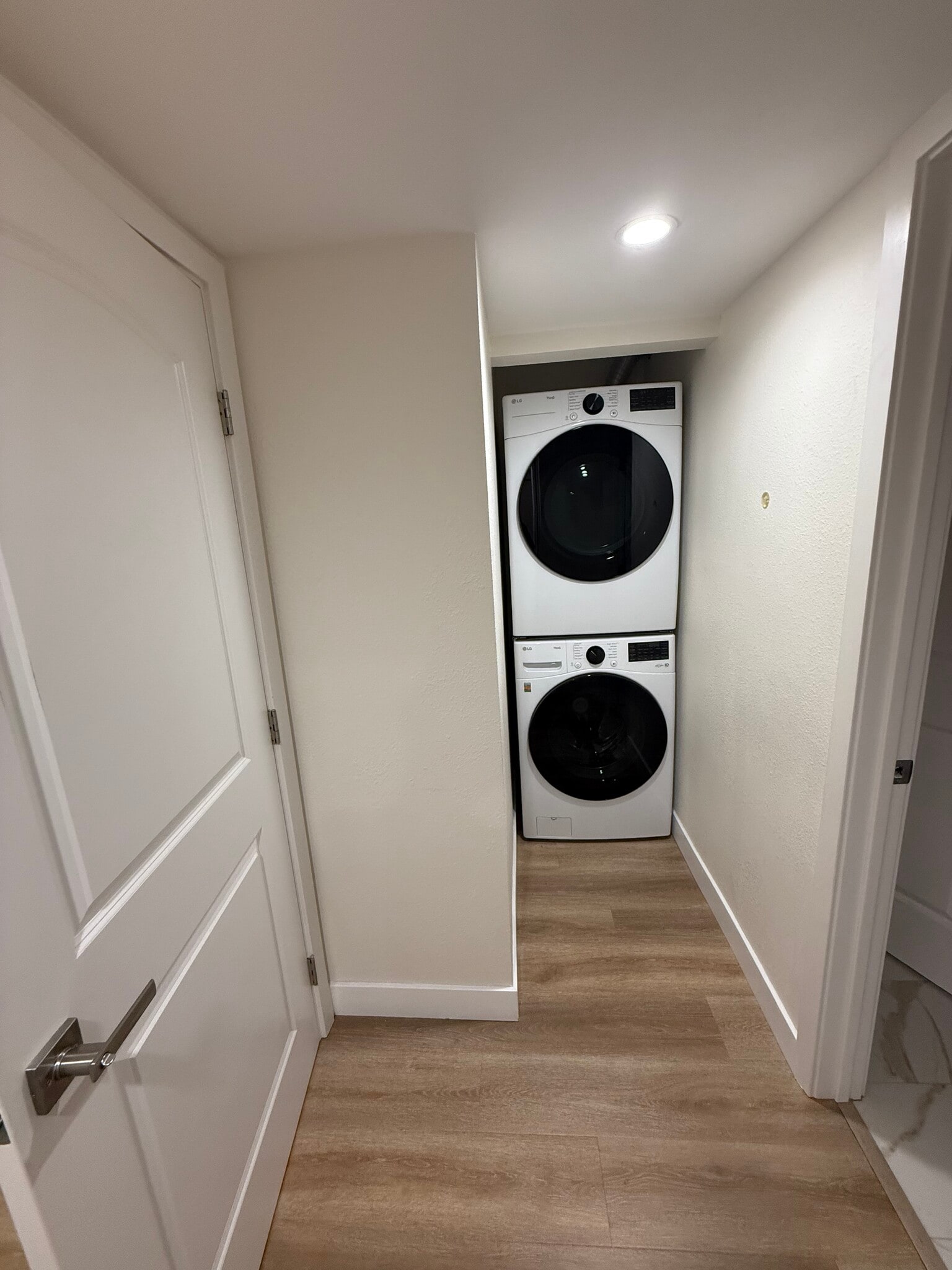 in unit laundty - 315 Chester St