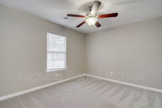 Building Photo - 525 Edgecliff Ln