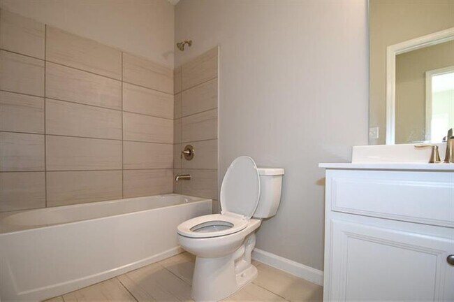 Building Photo - 2501 Ashford Oaks Dr