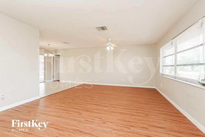 Building Photo - 1407 SE 35th St