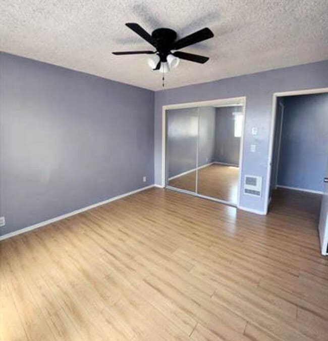 Building Photo - 425 N Hobart Blvd