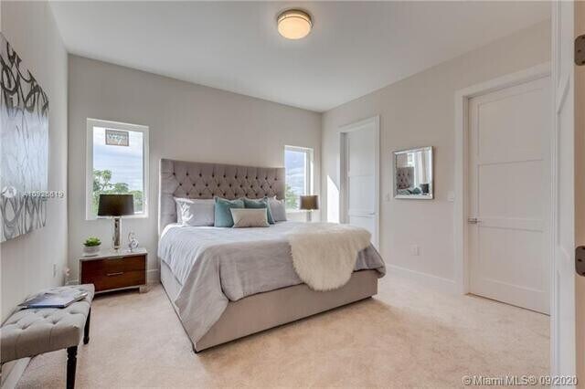 Building Photo - 698 NE 43rd St