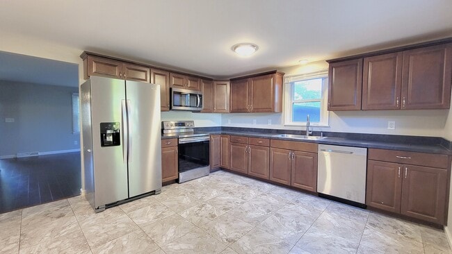 Building Photo - 141 Bennett Rd