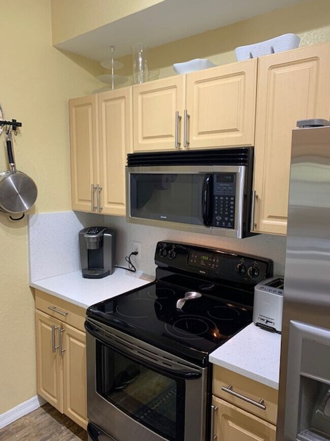 Building Photo - Annual turnkey furnished (optional) renovated luxury 2/2 condo downtown Sarasota at Broadway Prom...