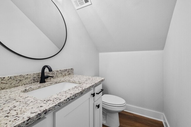 Building Photo - Beautiful and Modern Home!