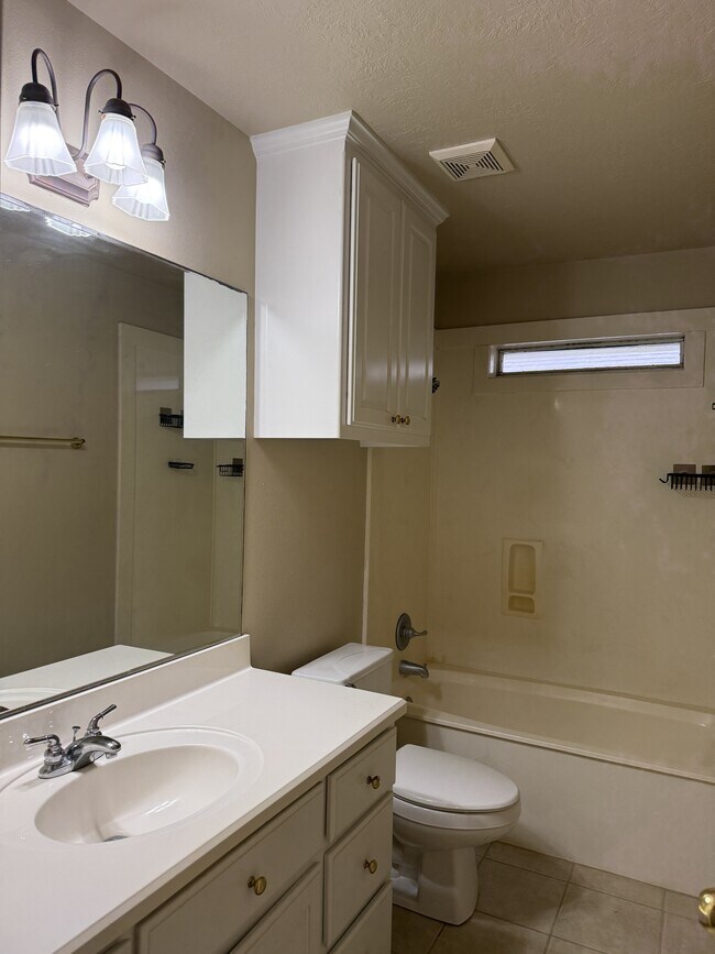 Building Photo - 223 Karten Ln