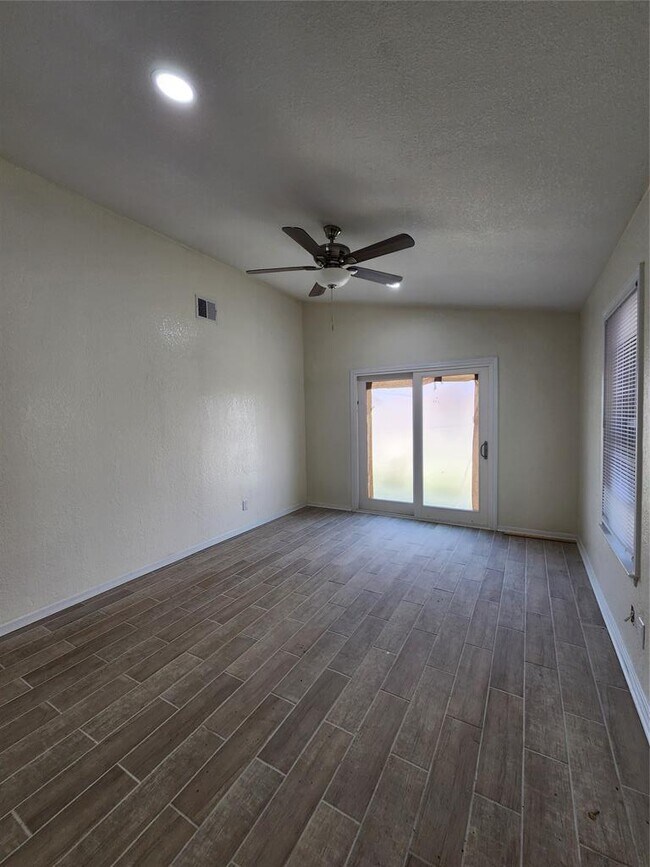 Building Photo - 2107 Old W Pl