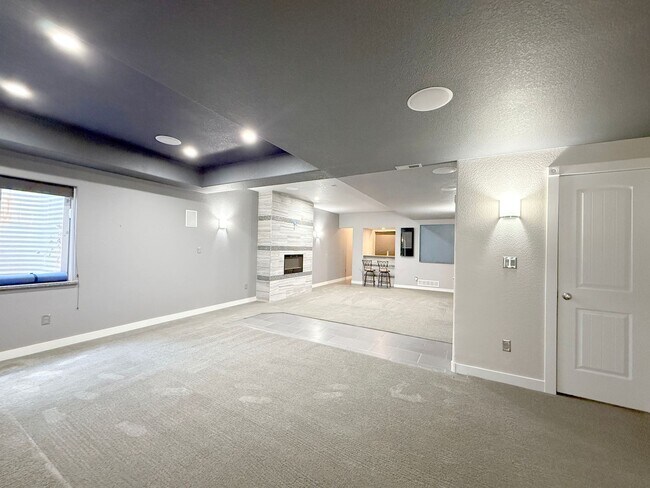 Building Photo - Rare Mountain View Gem for Rent in Erie!