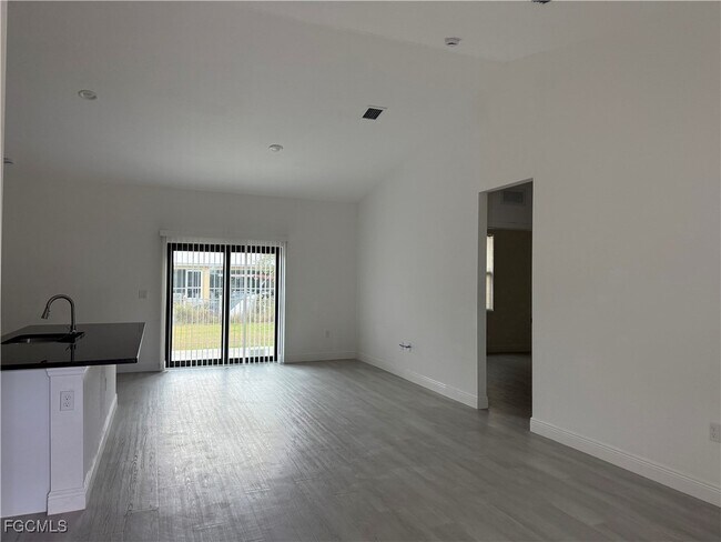 Building Photo - 6018 Acorn Cir