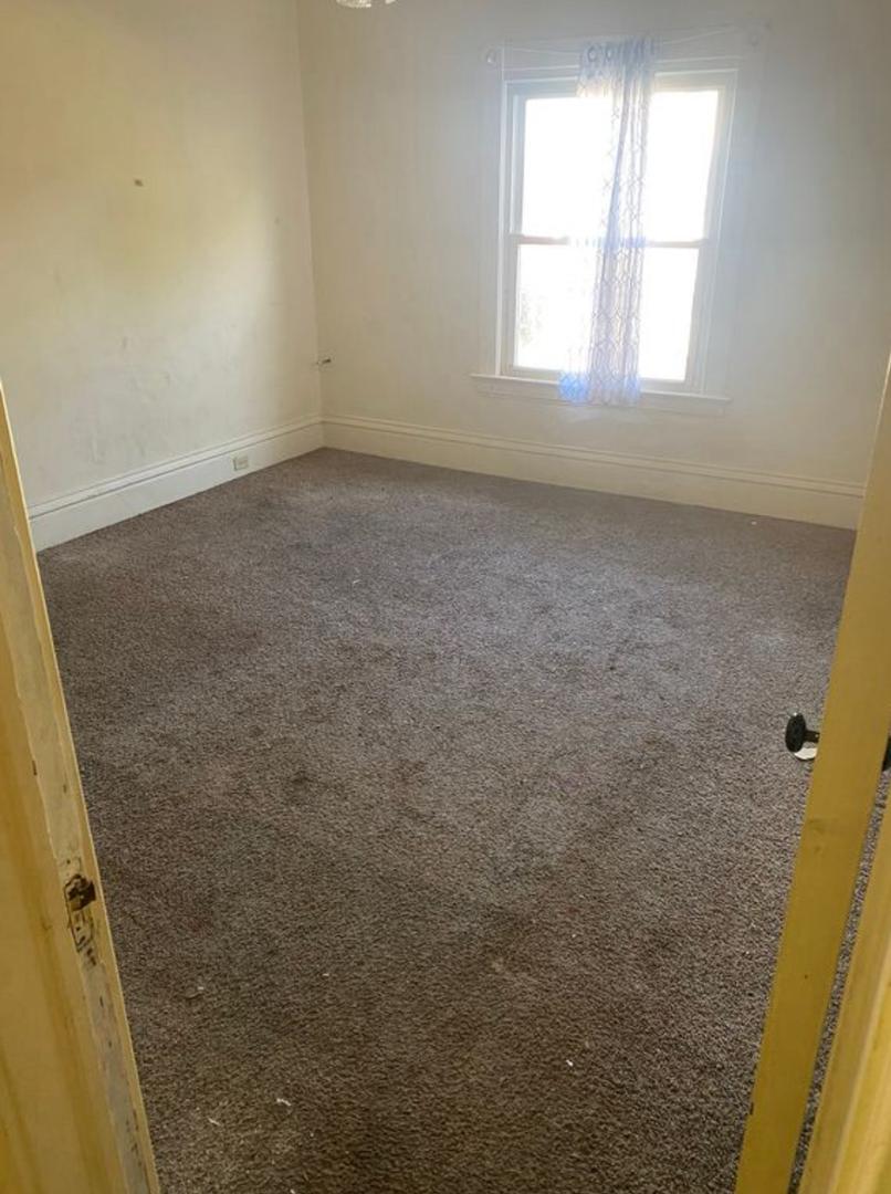 Building Photo - 384 Meek St