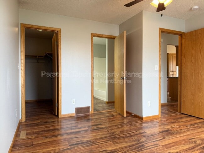 Building Photo - 1143 39th Ave S