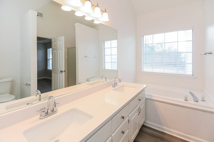 Building Photo - 1567 Isleworth Cir