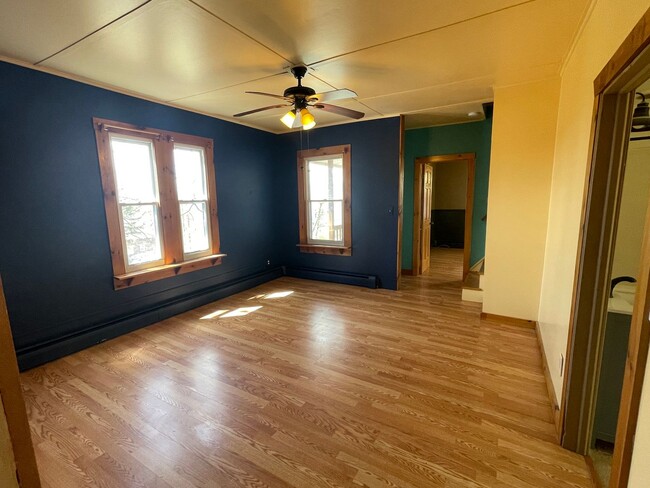 Building Photo - Colorful, eclectic 3-bedroom house in Pitt...